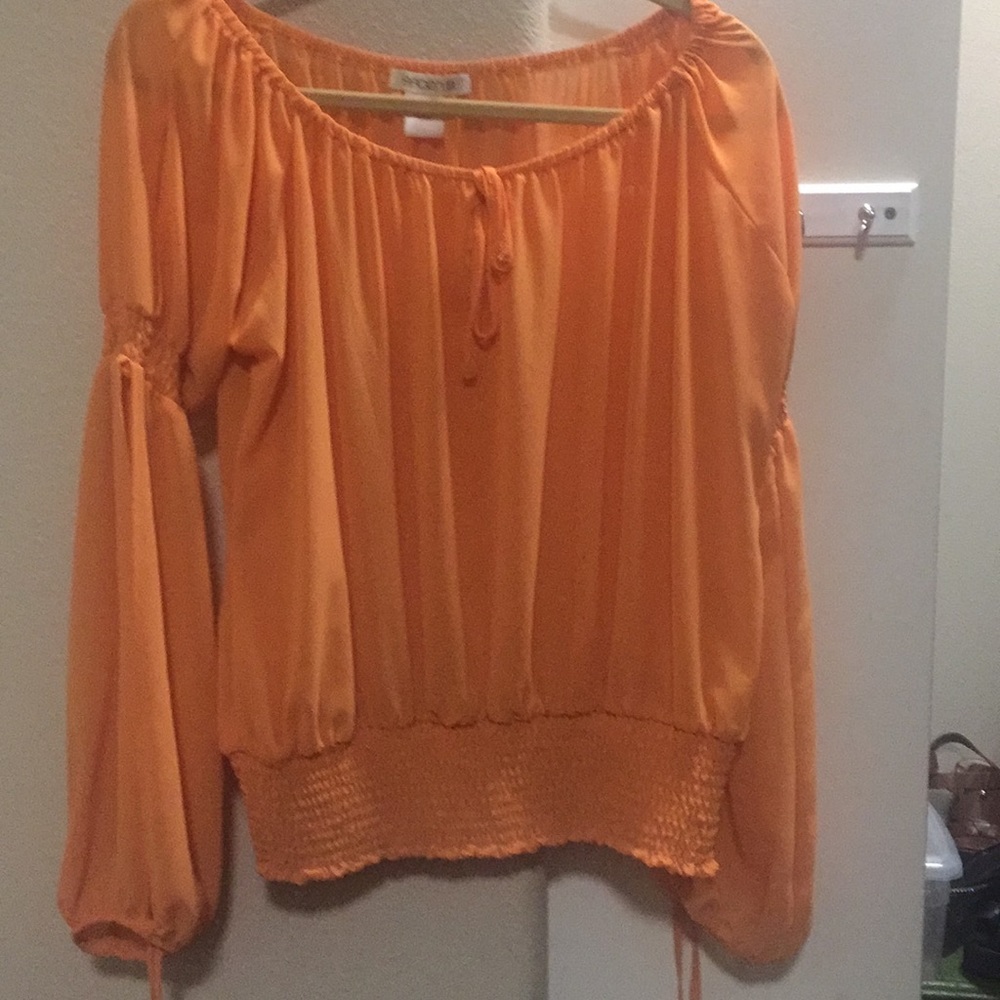 Split sleeve top